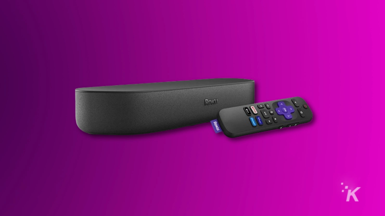 Barra de sonido y control remoto sobre fondo morado.