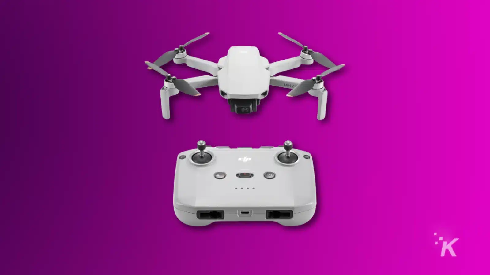 عرض لطائرة DJI Mini 2 SE بدون طيار ووحدة تحكم على خلفية أرجوانية