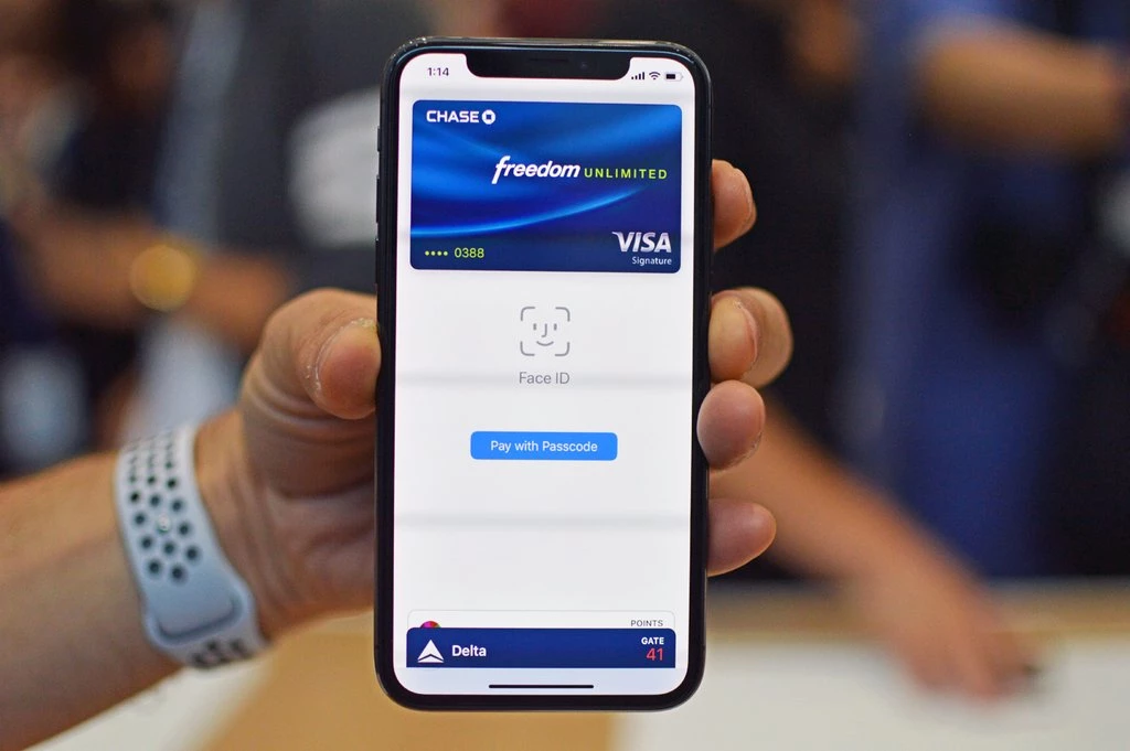 покупка вещей с помощью Apple Pay Face ID