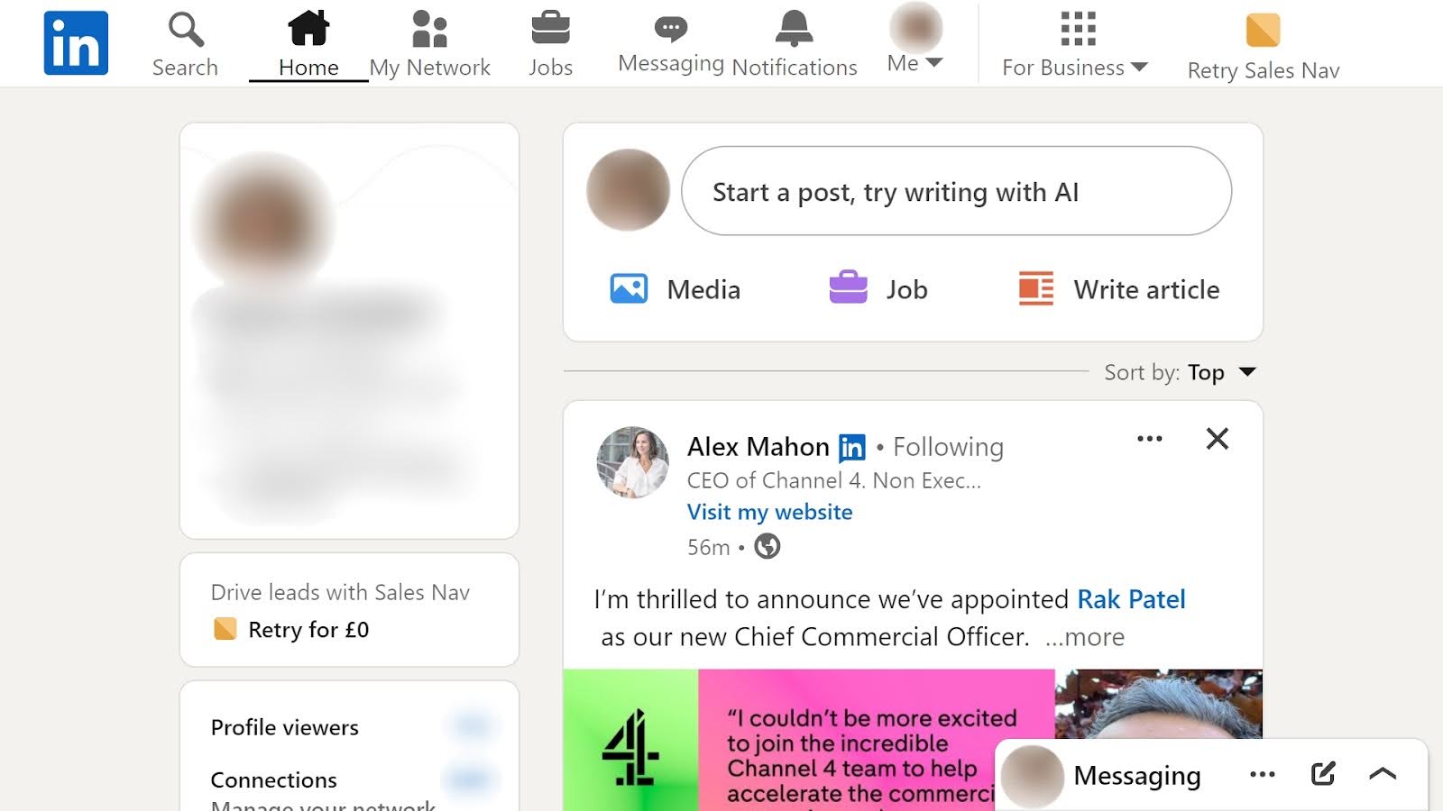Page d'accueil LinkedIn d'un utilisateur, affichant le contenu du flux à gauche, une barre de navigation en haut, les détails du profil à droite et « Démarrez une publication, essayez d'écrire avec l'IA » près du centre.
