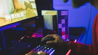 A área de trabalho da estrutura é usada para jogar um jogo para PC.