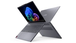 Lenovo IdeaPad Slim 3x se muestra abierto con teclado y pantalla