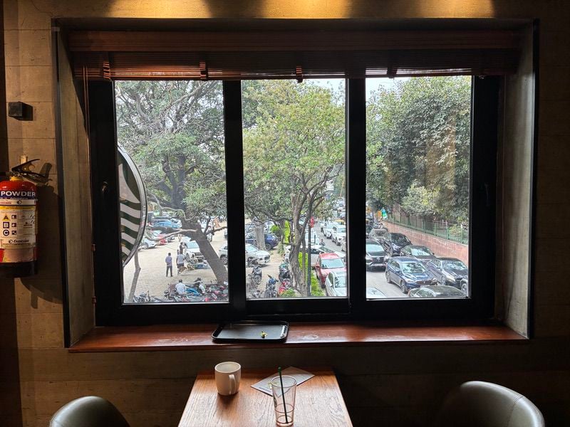 iphone 16e review: more for the "#madeoniphone" crowd than for the "#shotoniphone" one - img 0034