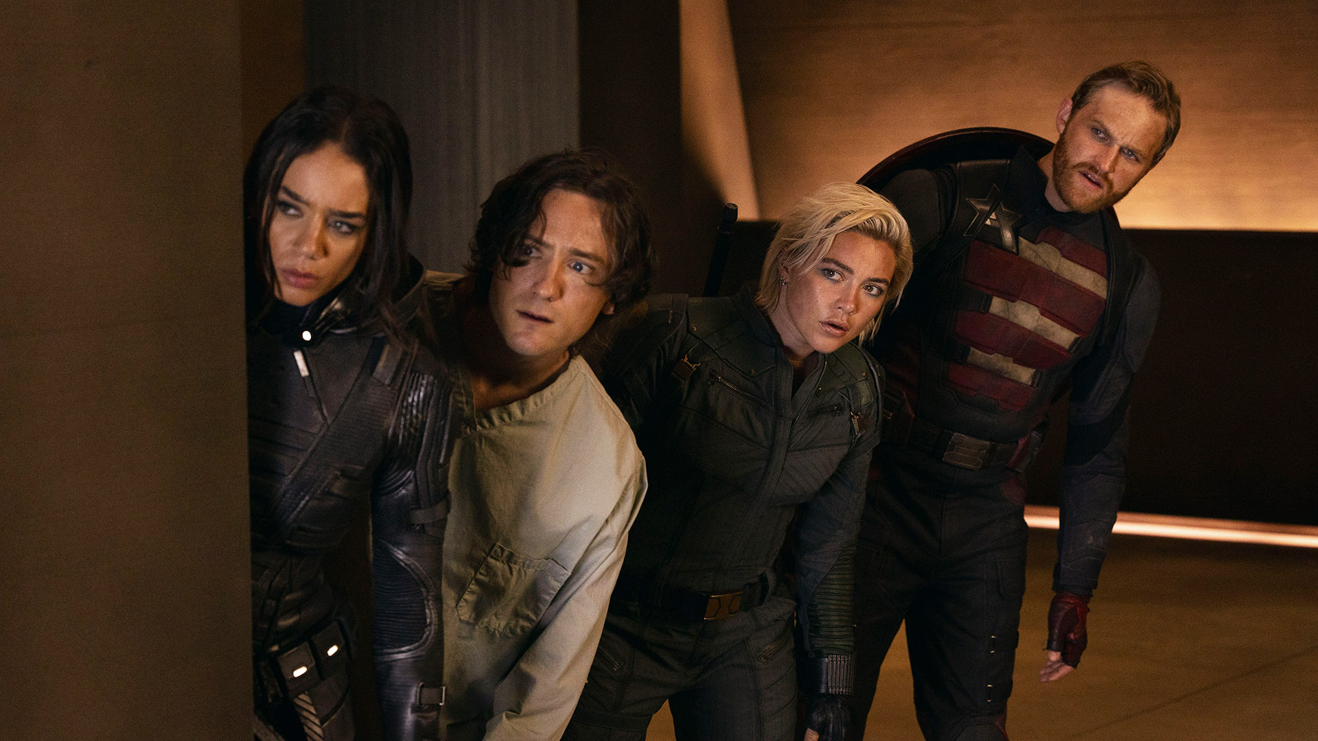 Ghost, Bob, Yelena, dan Agen AS mengintip di sekitar dinding di film Marvel's Thunderbolts*
