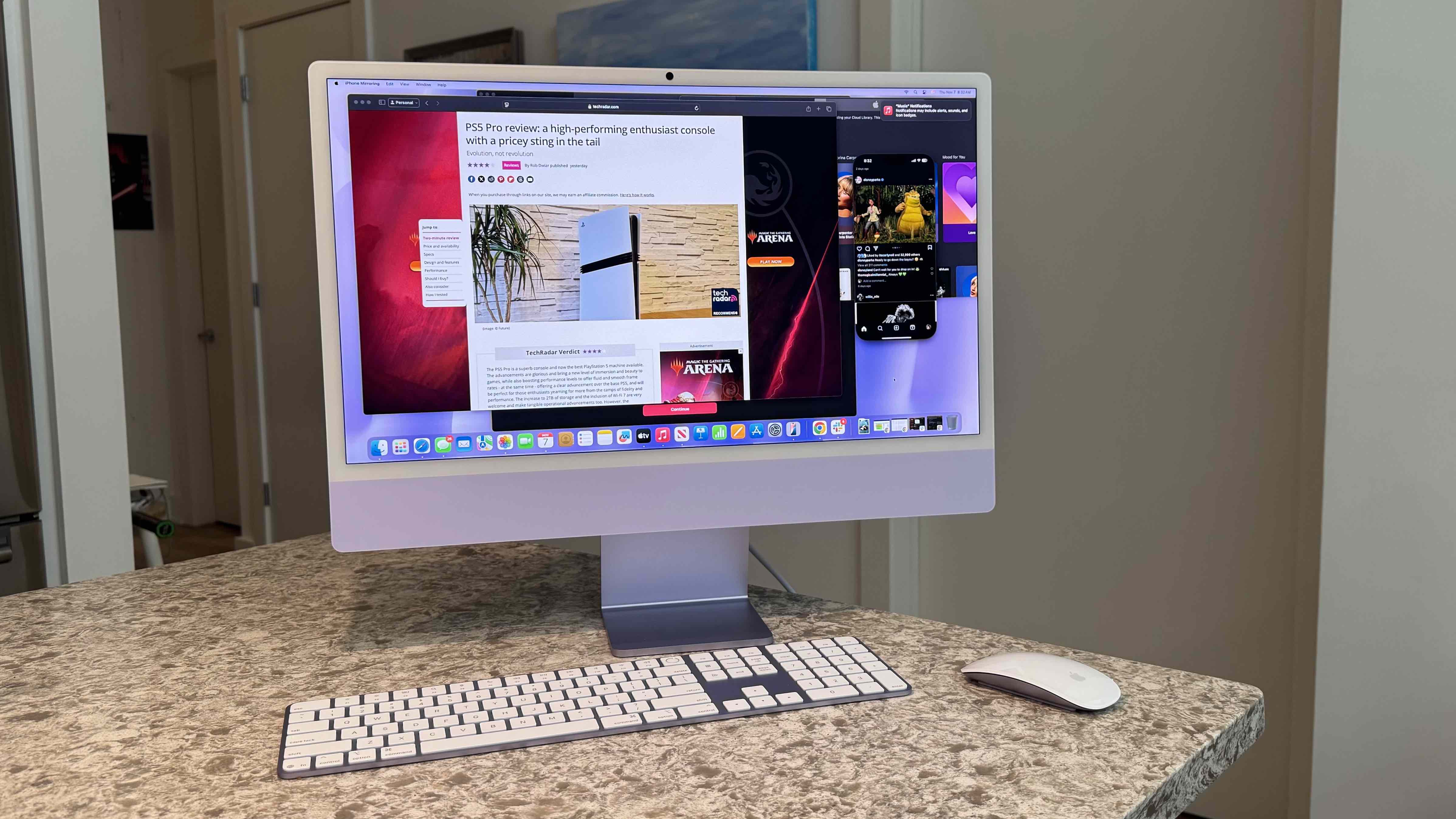 蘋果的24英寸iMac M4紫色。