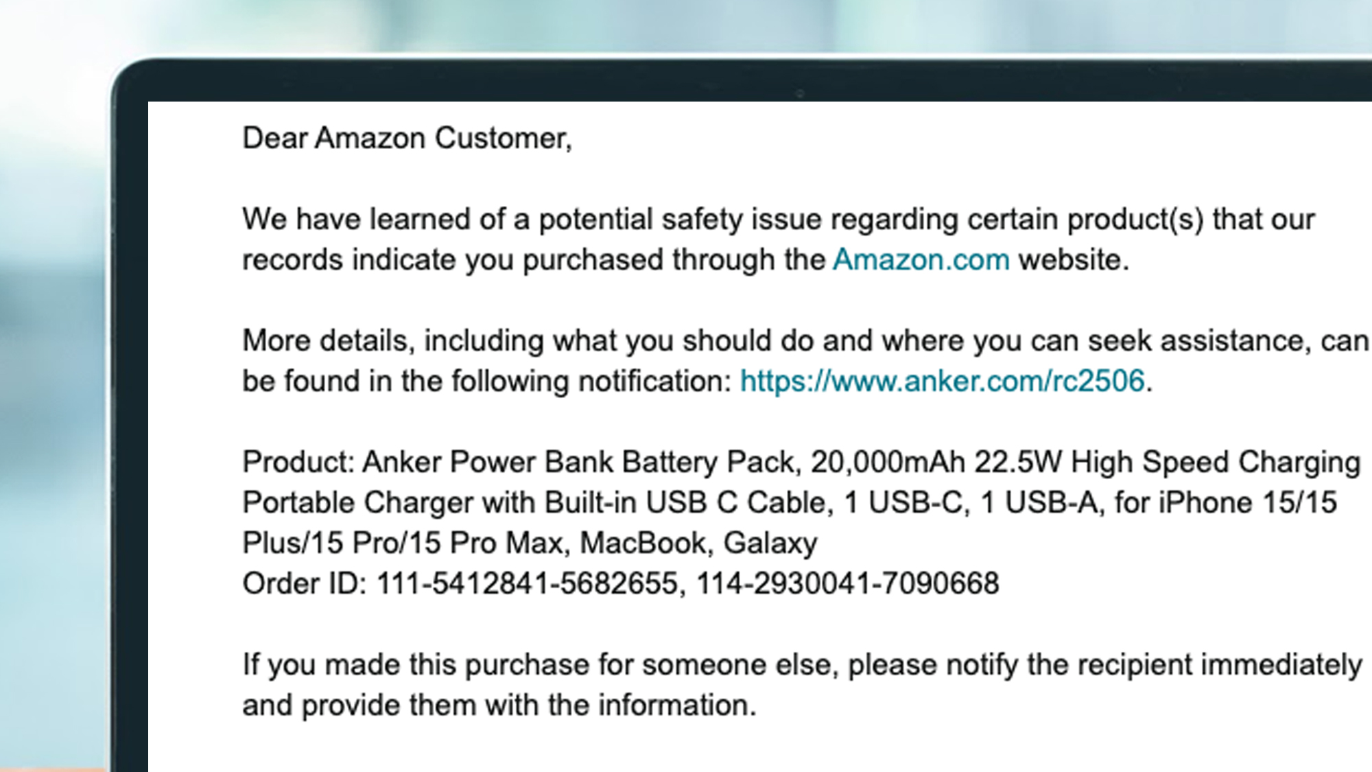 Layar Laptop yang Menampilkan Anker Power Bank Recall Email