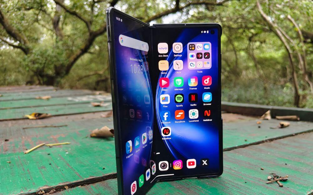 gaming on foldable smartphones