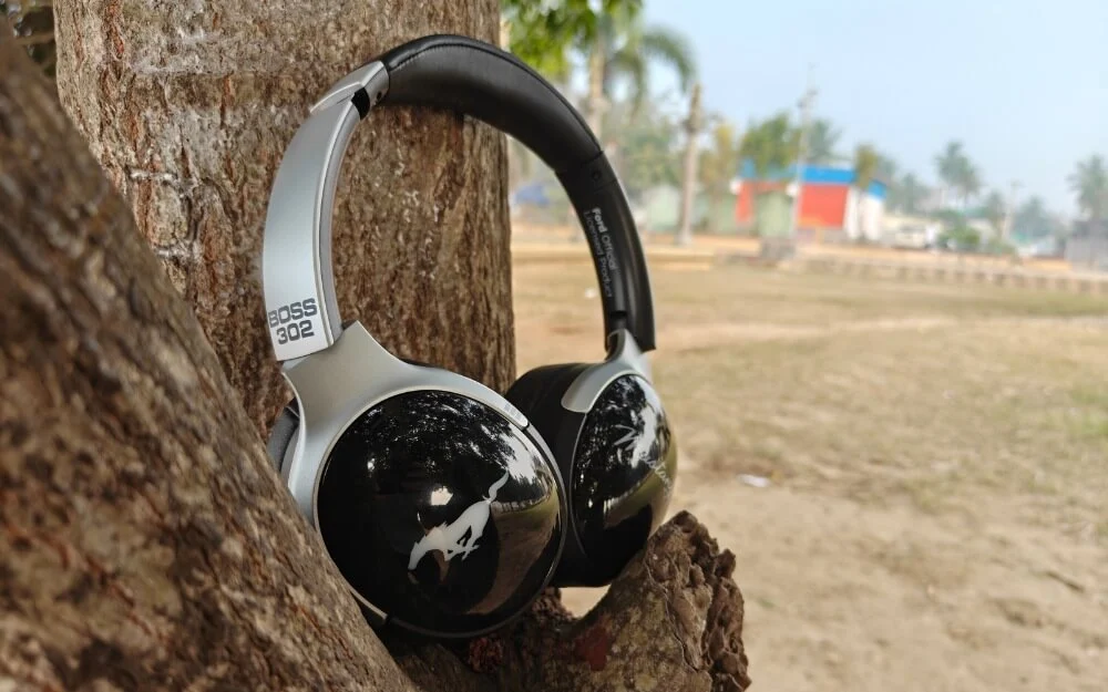 goboult mustang thunder is a wireless over-ear headphone