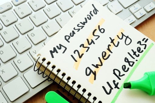 Combinazione di password - Hacker che spruzzano password