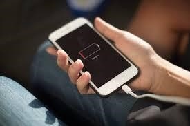 Încărcați telefonul după descărcarea completă