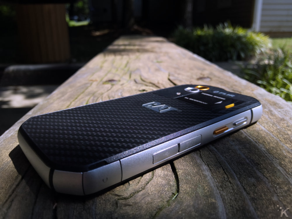 smartphone kucing s60