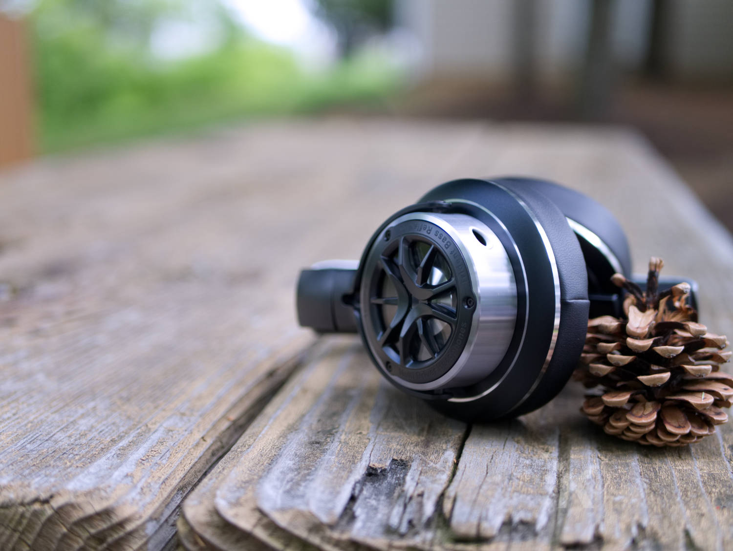 1more-usa-triple-driver-over-ears-headphone-2