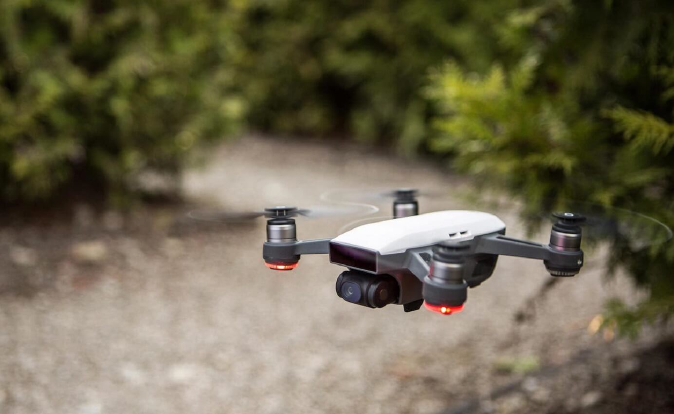 dji 火花在飛行中盤旋