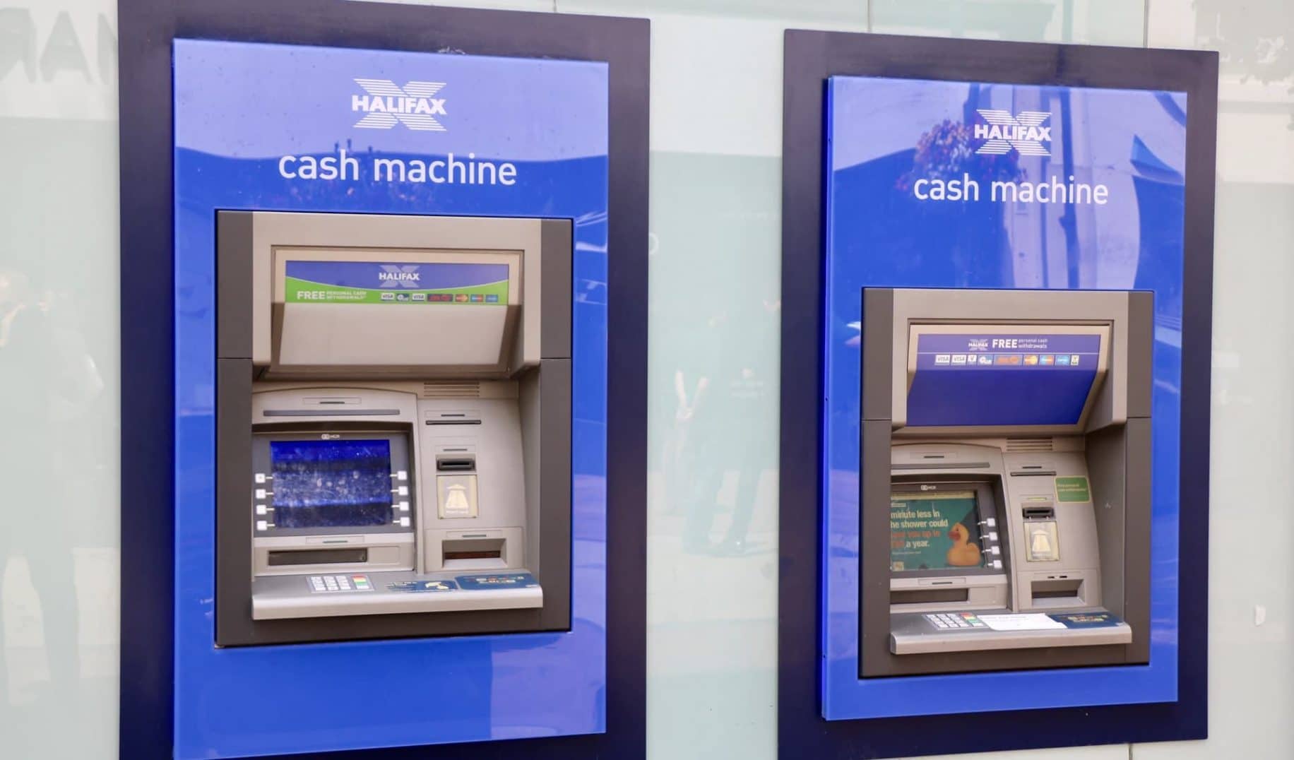 벽에 ATM