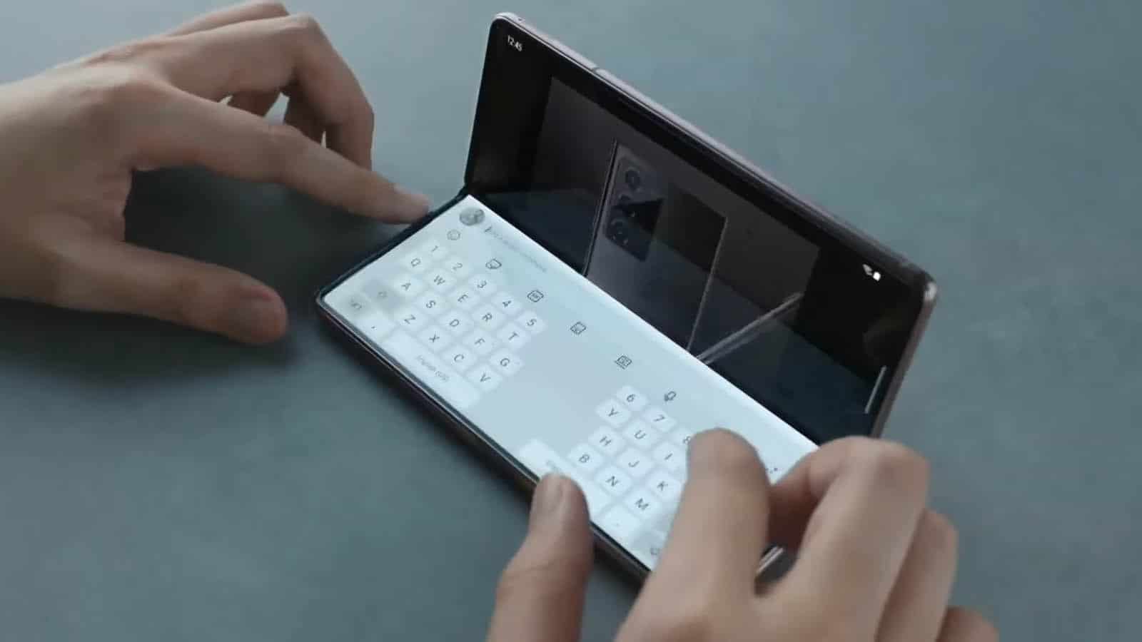 Samsung Galaxy Z piega 2 sul tavolo