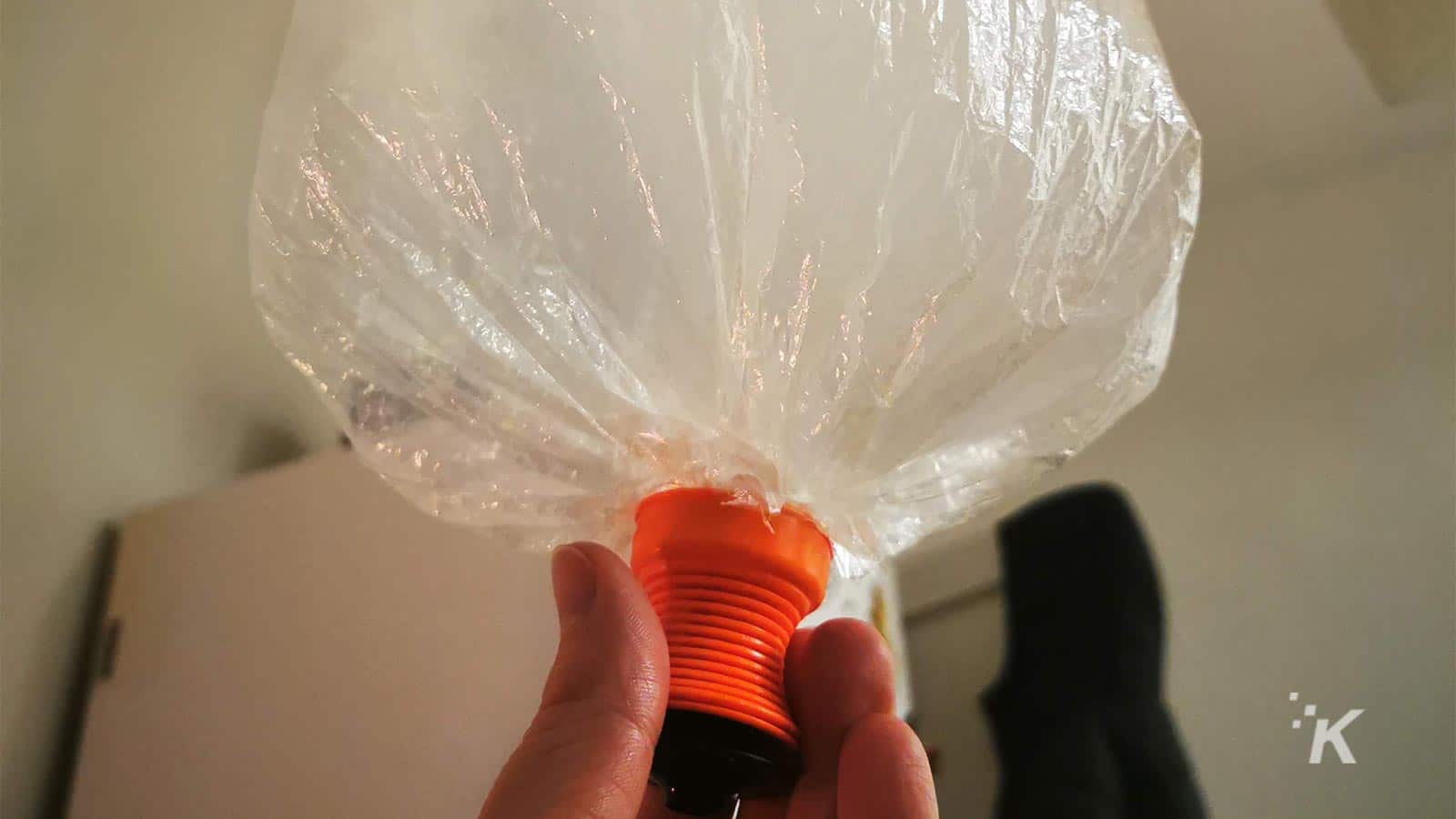 palloncino vulcano con vapore