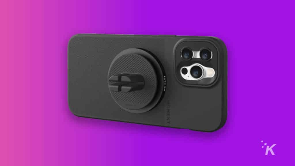 moment iphone 12 suport auto cu husa