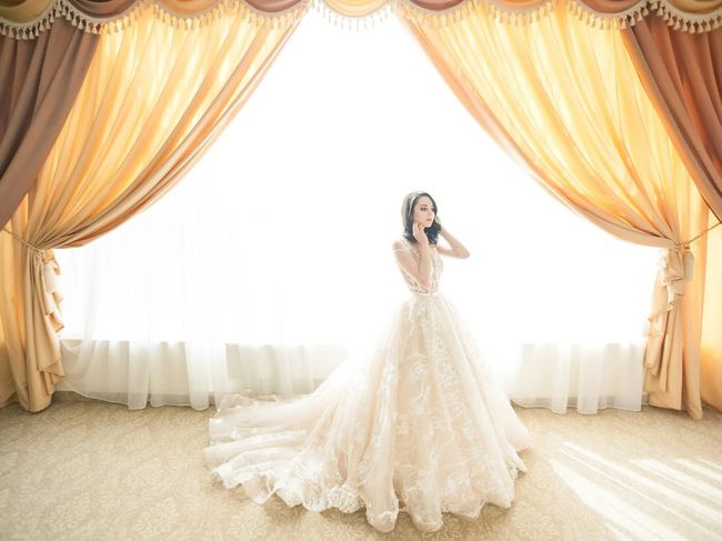 “完美的童话婚礼:公主婚纱。”