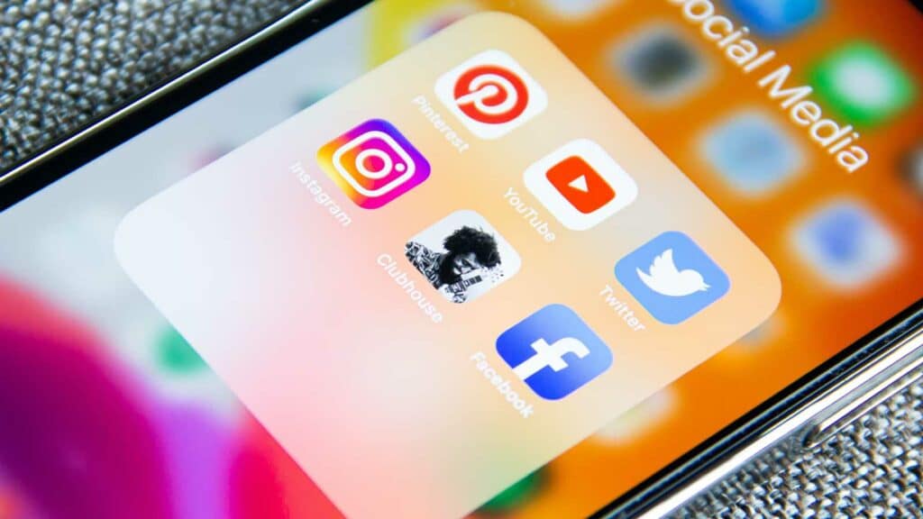 aplicații de social media pe smartphone