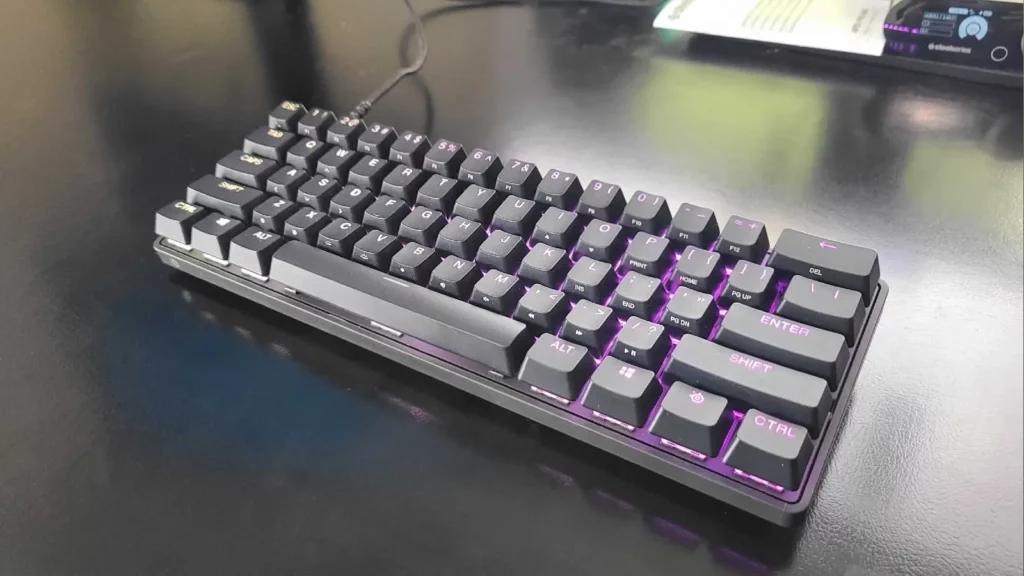 steelseries apex pro mini keyboard gaming miring ke kanan